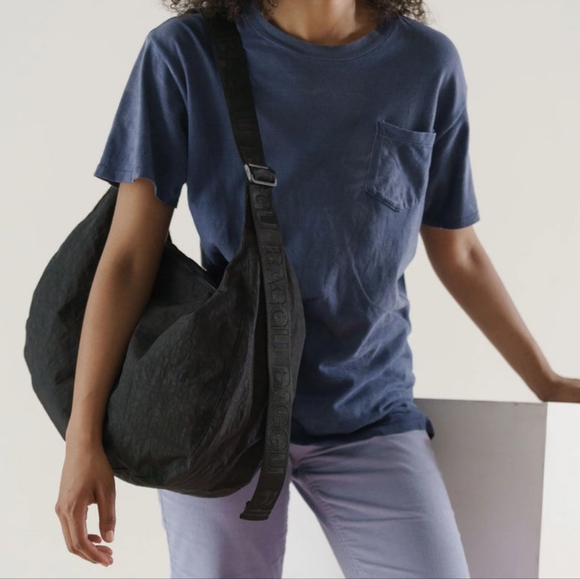 NWT BAGGU Large Nylon Crescent Bag Black - Picture 1 of 4